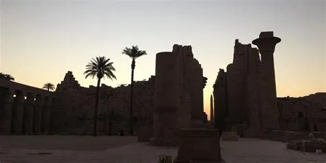  The Temple of Karnak: A Journey through the Sands of Time and Sacred Architecture!